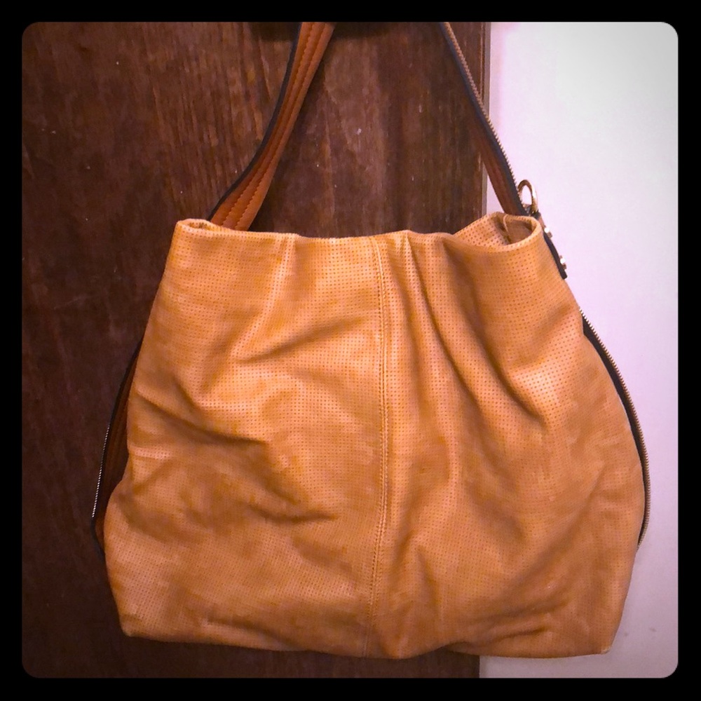 Large, Spacious tote purse.